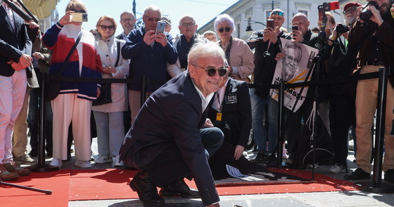 Reżyser, scenarzysta i producent filmowy Jacek Bromski odsłonił we wtorek swoją gwiazdę w Łódzkiej Alei Gwiazd na ul. Piotrkowskiej. Po uroczystości twórca takich filmów jak "Zabij mnie, glino", "Sztuka kochania" i "U Pana Boga za piecem" spotkał się z łódzką publicznością.

