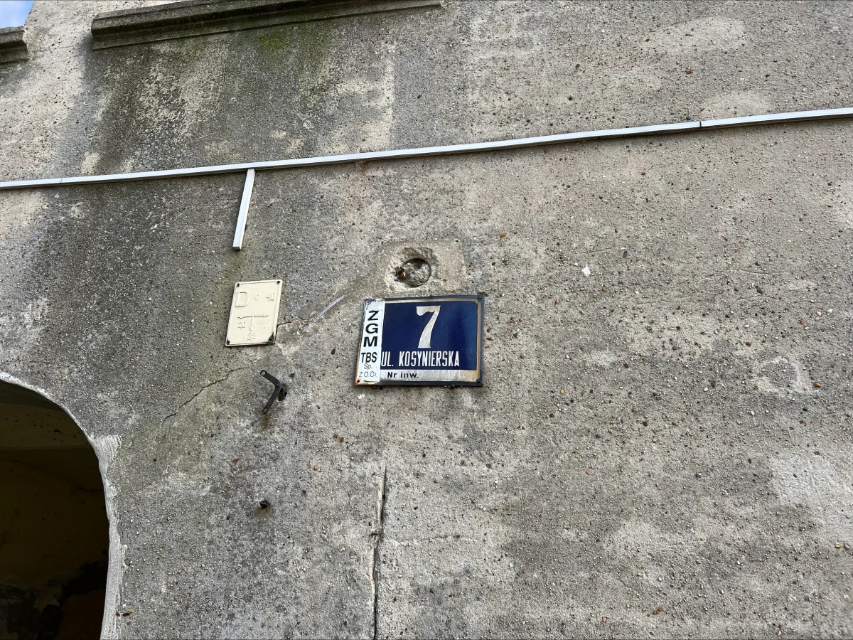 Jak reagowała szkoła na to, co działo się z 8-letnim Kamilkiem z Częstochowy? To pytanie wciąż wraca w dyskusji, jaka rozgorzała po śmierci maltretowanego chłopca. Kuratorium Oświaty w Katowicach przedstawiło informację na temat kontroli przeprowadzonej w placówce, do której chodził Kamilek.