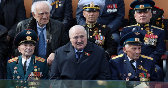 Alaksandr Łukaszenka zaraz po paradzie z okazji Dnia Zwycięstwa w Moskwie wrócił do Mińska. Według niezależnego białoruskiego portalu Nasza Niwa, polityk musiał przedterminowo opuścić stolicę Rosji z powodu problemów zdrowotnych.