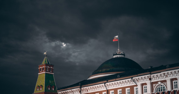 Rosyjski MSZ opublikował oświadczenie w związku z dzisiejszymi wydarzeniami w Warszawie. Tłum protestujących nie pozwolił ambasadorowi Rosji złożyć kwiatów przed mauzoleum żołnierzy radzieckich. Moskwa oskarża Polskę o dwulicowość w ocenie wydarzeń II wojny światowej.