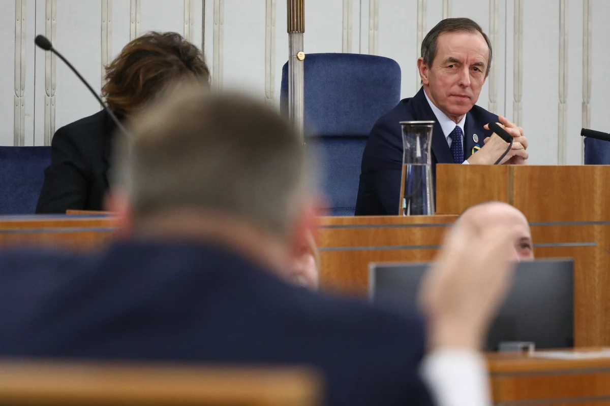 ​Senatorowie KO zagłosują przeciw ustawie o powołaniu nadzwyczajnej komisji ds. zbadania wpływów rosyjskich, podobnie jak inni senatorowie tworzący w izbie większość. Senatorowie PiS będą najprawdopodobniej "za".