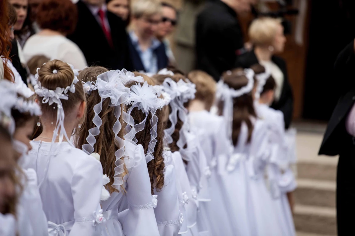 29 proc. Polaków przeznaczyłoby od 301 do 500 zł na prezent jako gość na chrzcinach czy komunii, a 17 proc. od 701 do 1000 zł, 13 proc. zaś od 101 do 200 zł. Tak wynika z badania "Polaków Portfel Własny: Wiosenne wyzwania 2023”.