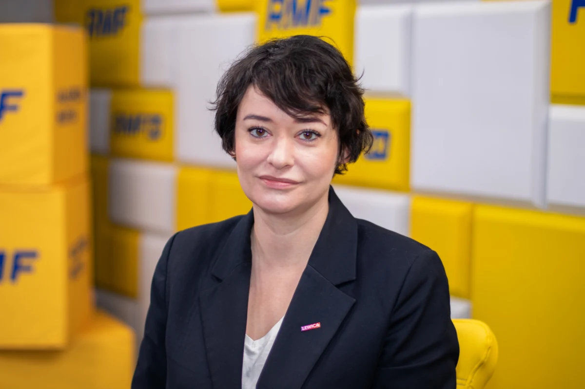 "Ja nie za bardzo widzę, żeby Platforma Obywatelska skręcała w lewo. Widzę akcję dotyczącą schabowych, bazującą na eurosceptycyzmie i germanofobii. (…) My na ocieplenie klimatu powinniśmy przerzucać się na potrawy bardziej roślinne" – mówiła w Porannej rozmowie w RMF FM posłanka Lewicy Anna Maria Żukowska, odpowiadając na pytanie, czy PO skręca w lewo. Od kilku dni politycy Platformy robią zdjęcia i nagrywają filmiki z kotletem schabowym na niedzielny obiad. Pod hasłem "PiS zaorał wieś" przekonują, że wkrótce na polskich stołach może go zabraknąć.