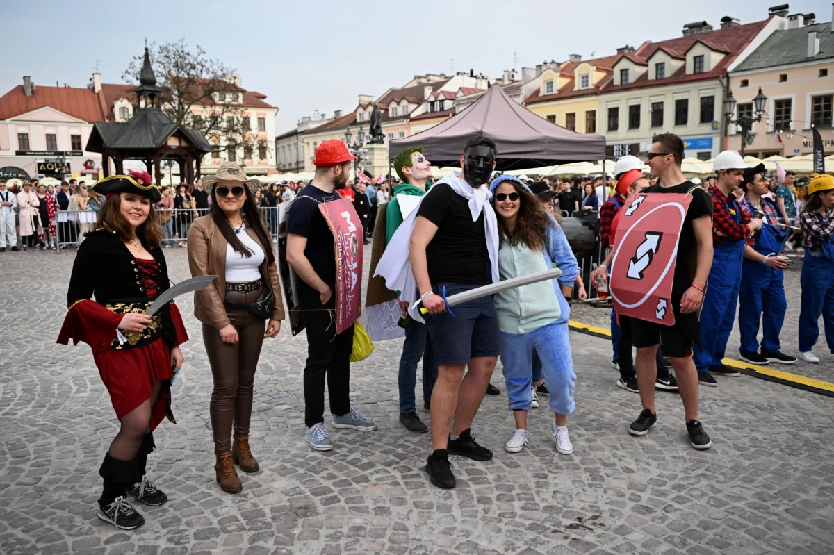 W piątek po południu rzeszowskich kierowców czekają utrudnienia w ruchu. Ulicami miasta przejdzie korowód studentów.