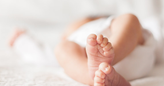 W Wielkiej Brytanii po raz pierwszy urodziło się dziecko z DNA pochodzącym od trzech osób. Umożliwi to małemu pacjentowi uniknięcie śmiertelnych chorób genetycznych.