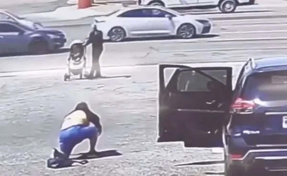 Bezdomny i bezrobotny mężczyzna bohaterem amerykańskich mediów. Uratował malucha, siedzącego w wózku toczącym się prosto pod koła jadących ulicą samochodów. "Po prostu działałem" - mówi skromnie Ron Nessman, który zyskał i sławę, i pracę. 