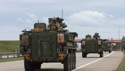 Spadochroniarze z krakowskiej brygady ćwiczą desant z sojusznikami