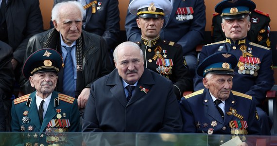 Alaksandr Łukaszenka przywódca nie pojawił się wczoraj na nieformalnym przyjęciu przywódców krajów, którzy oglądali defiladę z okazji Dnia Zwycięstwa na Placu Czerwonym. Do nieobecności białoruskiego dyktatora odniósł się rzecznik Władimira Putina Dmitrij Pieskow.