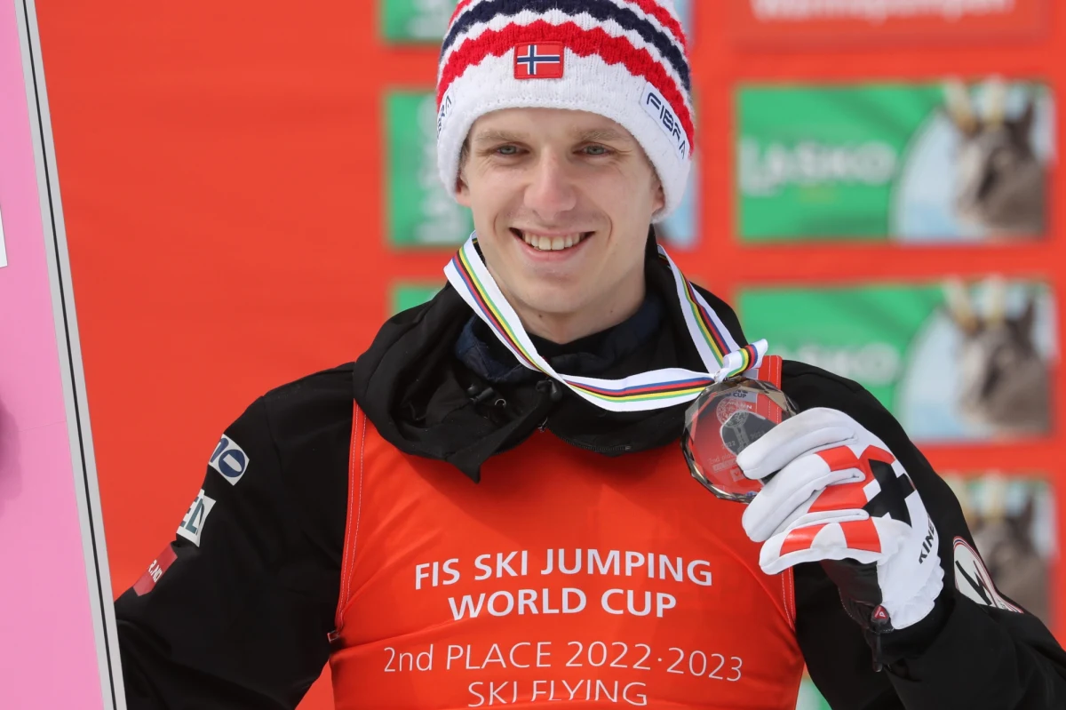 Niemieccy i norwescy trenerzy skoczków narciarskich ogłosili kadry na nowy sezon. Zarówno Stefan Horngacher (szkoleniowiec Niemców) jak i Alexander Stoeckl (szkoleniowiec Norwegów) zdecydowali się na zmiany. Ich ofiarami stali się doświadczeni skoczkowie jak Stephan Leyhe i Pius Paschke w reprezentacji Niemiec i Robert Johansson w reprezentacji Norwegii.