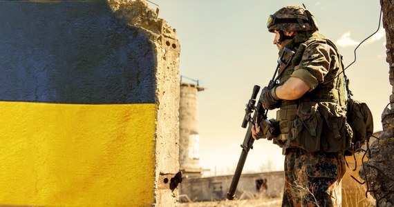 To już 442. dzień wojny w Ukrainie i niesłabnącej pomocy Polski dla naszych sąsiadów ze wschodu. Co Polacy uważają na temat naszego zaangażowania we wsparcie ukraińskich wojsk i pomocy humanitarnej? Jakiego typu wsparcia powinniśmy udzielać Ukraińcom? Czy Polska powinna ograniczyć się do pomocy humanitarnej, czy dalej wspierać Ukrainę militarnie? A może powinniśmy wysłać nasze wojsko na pomoc Kijowowi? Na te pytania pozwoli odpowiedzieć sondaż przeprowadzony dla RMF FM i "Dziennika Gazety Prawnej".