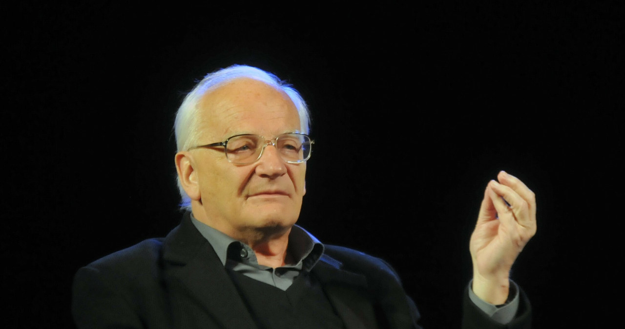 Stanislaw Janicki is 90 years old.  He created the cult series “In Old Cinema”
