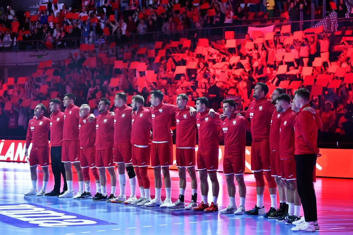 Biało-czerwoni piłkarze ręczni wiedzą już z kim zagrają w 2024 roku na Mistrzostwach Europy. Polacy wylosowali całkiem nieźle. Zmierzymy się z Norwegią, Słowenią oraz debiutującymi na takiej imprezie Wyspami Owczymi. Do dalszych gier przejdą dwie drużyny. Ceremonia odbyła się w Dusseldorfie. Mistrzostwa zostaną rozegrane w Niemczach w styczniu przyszłego roku. 