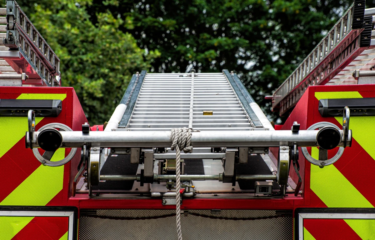"Tak trudnej, skomplikowanej i ryzykownej operacji we Francji jeszcze nie było" - mówił przedstawiciel władz regionalnych Bernard Burckel. We francuskiej miejscowości Stenay 40 strażaków musiało wyburzyć ściany, aby zabrać z domu ważącą 391 kg kobietę do szpitala. Akcja trwała blisko godzinę.