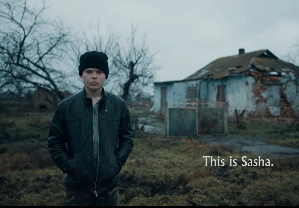 Amerykańska grupa muzyczna Imagine Dragons nagrała teledysk na linii frontu w Ukrainie. Głównym bohaterem klipu jest 14-letni chłopiec Saszko, który przeżył kilka miesięcy w warunkach rosyjskiej okupacji - powiadomił Andrij Jermak, szef biura (kancelarii) prezydenta Ukrainy Wołodymyra Zełenskiego.