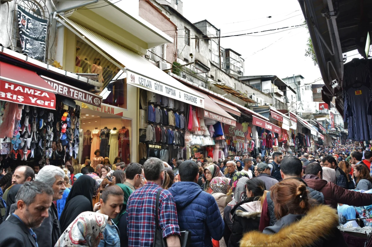 W niedzielę w Turcji odbędą się wybory prezydenckie i parlamentarne. Dlaczego nazywane są wyborami stulecia? Co Turcja chce zmienić w międzynarodowym porządku świata? Jaką rolę w życiu politycznym odgrywa religia? Z doktorem Karolem Wasilewskim analitykiem do spraw Turcji rozmawiał o tym w Radiu RMF24 Bogdan Zalewski. 
