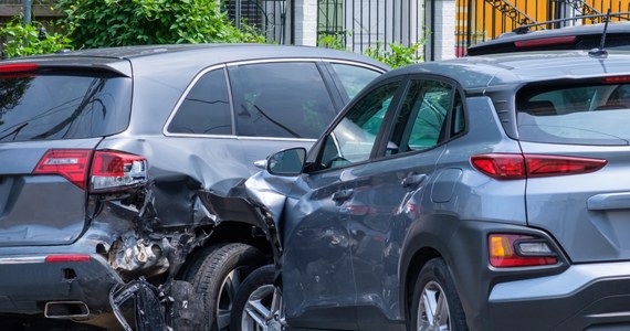 Do największej liczby wypadków i kolizji drogowych z udziałem samochodów osobowych - w przeliczeniu na 1000 mieszkańców - doszło w ubiegłym roku w województwie dolnośląskim (11,3). Natomiast wśród miast wojewódzkich w Katowicach (18,1). Najczęstszą przyczyną zdarzeń jest niezachowanie bezpiecznej odległości między pojazdami.