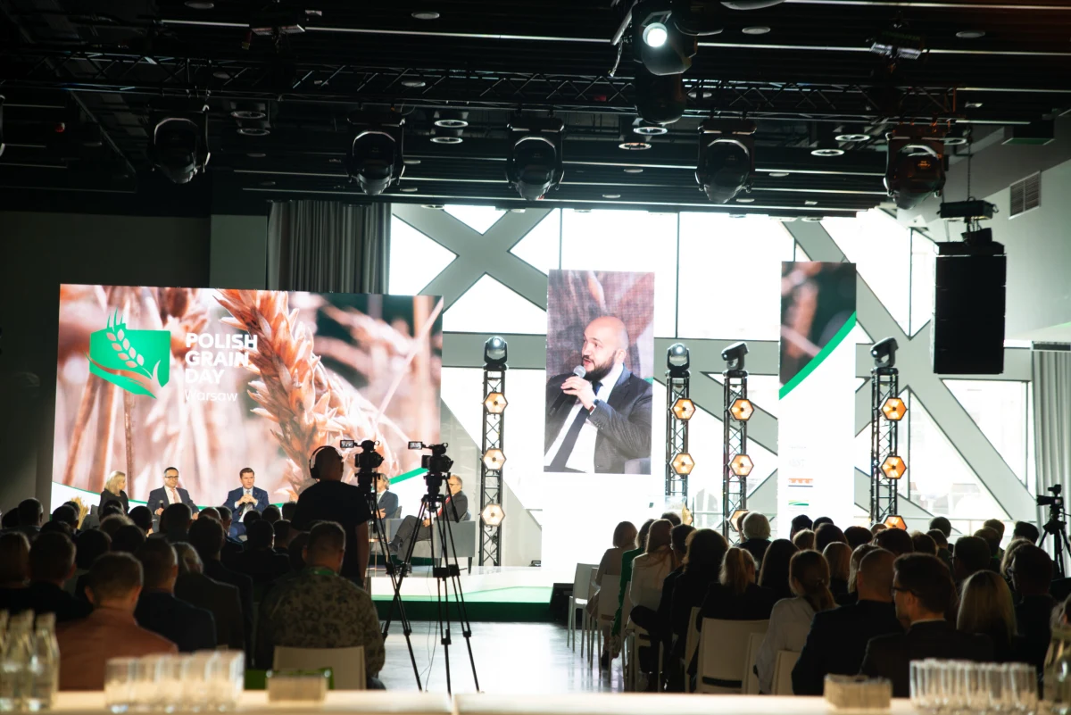 25-26 maja 2023 r Izba Zbożowo-Paszowa po raz drugi będzie organizatorem Polish Grain Day - wyjątkowego spotkania firm i przedstawicieli branży zbożowo-paszowej z Polski i regionu Europy Środkowo-Wschodniej. II edycja odbędzie się w formie targów, uczestnicy wezmą również udział w panelach dyskusyjnych.