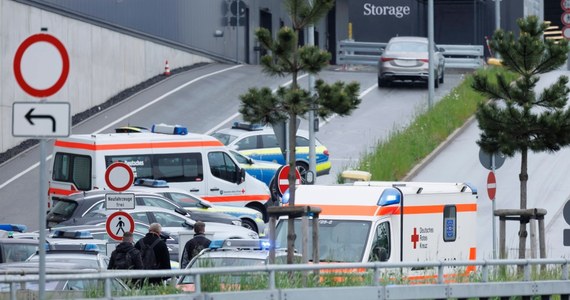 W fabryce Mercedesa w Sindelfinger w Niemczech doszło do strzelaniny. Nie żyją dwie osoby. Jak podają niemieckie media, jedna z ofiar to kierownik zakładu. Napastnik został zatrzymany. 