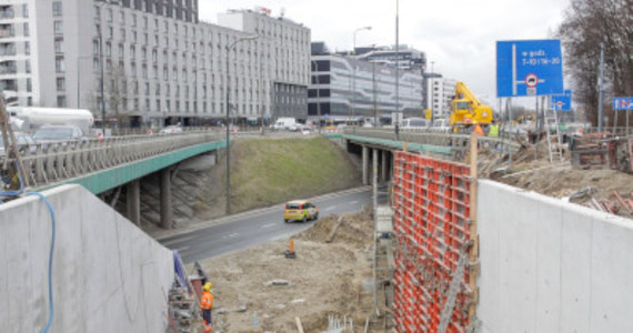 W związku z budową kolejnych odcinków linii tramwajowej na ul. Kasprzaka zmieni się organizacja ruchu. W piątek (12 maja) o g. 13.00 zamknięta zostanie jezdnia ul. Wolskiej w stronę centrum.


