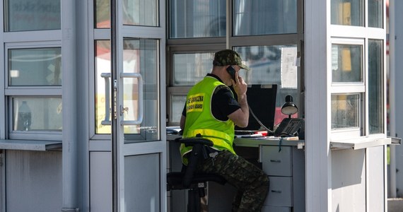 Międzynarodowe Zrzeszenie Przewoźników Drogowych w Polsce zaapeluje dziś w liście do rządu o kolejne interwencje w Brukseli w sprawie problemów przewoźników, którzy od tygodnia blokują przejście graniczne w Dorohusku - dowiedział się nasz dziennikarz. Jest tam około trzydziestu przedsiębiorców, którzy przejście zastawili swoimi ciężarówkami. Obawiają się bankructwa. Twierdzą, że nie są w stanie konkurować z ukraińskimi transportowcami. 