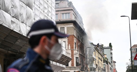 W centrum Mediolanu doszło do wybuchu i dużego pożar. W ogniu stanęło kilka samochodów i budynków. Nad miastem unosi się chmura czarnego dymu. Ranne zostały prawdopodobnie dwie osoby.