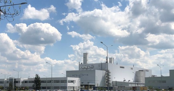 Trwa wielka rekrutacja w fabryce samochodów dostawczych Stellantis w Gliwicach. Firma chce zatrudnić blisko tysiąc osób. Potrzebni są pracownicy produkcyjni oraz informatycy i programiści.