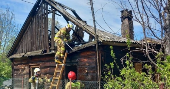 Tragicznie zakończyła się wizyta 33-latki w miejscowości Brzostówiec w województwie lubelskim. Podczas spotkania doszło do pożaru drewnianego domu, w którym 33-latka zginęła.