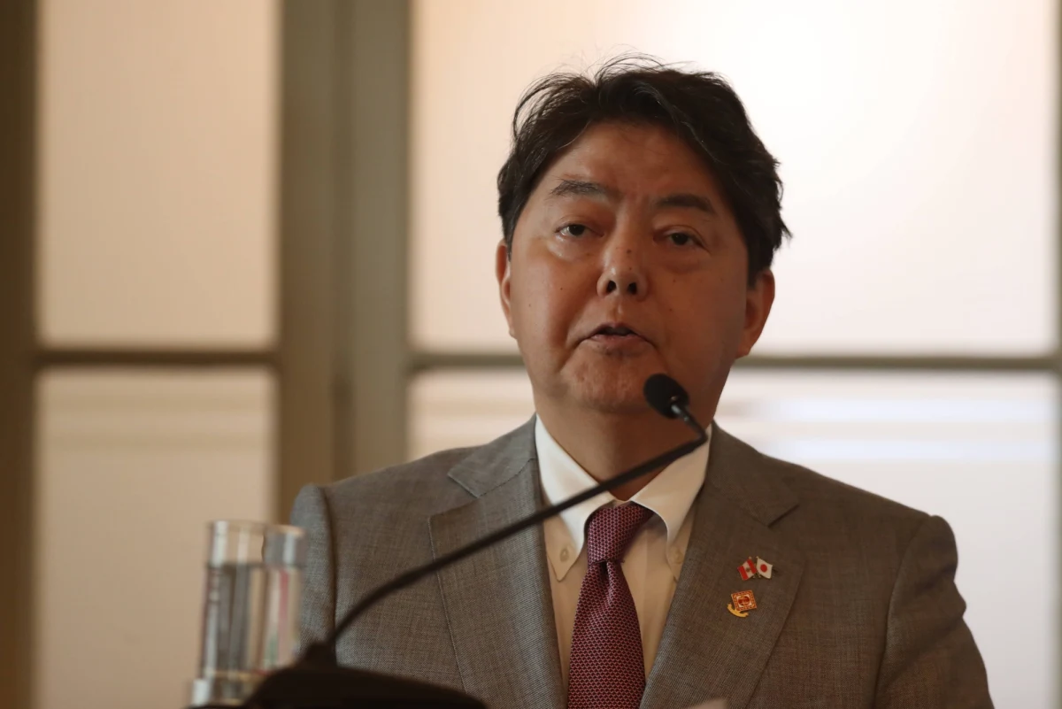 Japonia i NATO prowadzą rozmowy o otwarciu w Tokio biura łącznikowego sojuszu. Byłaby to pierwsza tego typu placówka Paktu Północnoatlantyckiego w Azji. W wywiadzie dla CNN minister spraw  zagranicznych Japonii Yoshimasa Hayashi zwrócił uwagę, że po agresji Rosji na Ukrainę „świat stał się mniej stabilny”.
