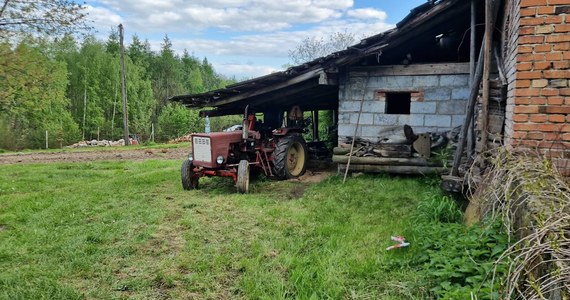 Do szpitala został zabrany 78-letni mężczyzna po wypadku w Skołyszynie koło Jasła na Podkarpaciu. Na mężczyznę zawalił się element drewnianej stodoły.