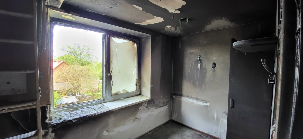 W lubuskich Lubniewicach wybuchł pożar, który stłumił tamtejszy proboszcz. Sam rozpoczął gaszenie i jeszcze przed przyjazdem miejscowej straży pożarnej opanował największy ogień. W chwili pojawienia się ognia w budynku przebywało siedem osób. Strażacy są pod wrażeniem postawy księdza.