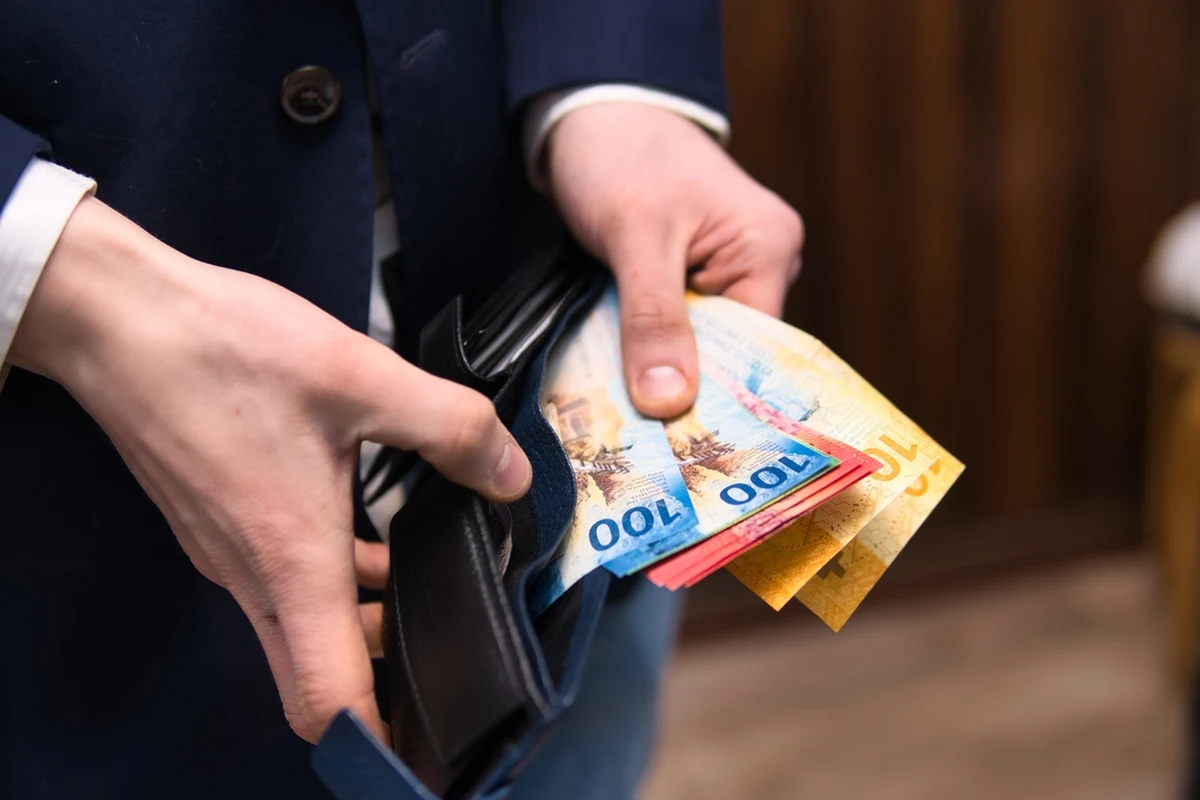 Politycy Prawa i Sprawiedliwości rezygnują z planów wprowadzenia w tej kadencji Sejmu ustawy o przewalutowaniu kredytów frankowych na złotowe - ustalili dziennikarze RMF FM. Taka decyzja może wywołać potężne straty polskich banków.