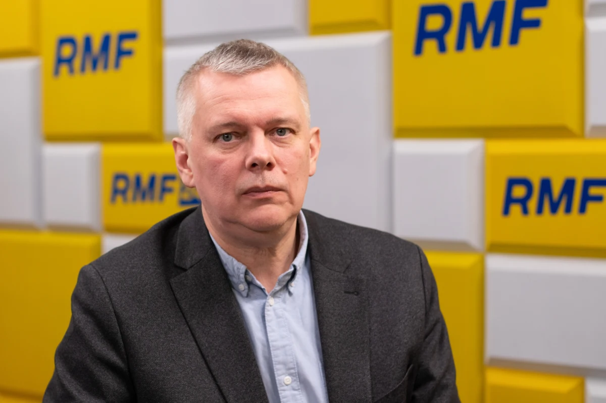 "Nie wierzę w wersję ministra Błaszczaka, że nie wiedział o wlocie rosyjskiej rakiety. Zresztą on sam tego nie napisał. Bo w tym oświadczeniu, bardzo pokrętnym, jest mowa o tym, że nie poinformował go dowódca operacyjny i że nie było tego w sprawozdaniu za 16 grudnia. Natomiast szef Sztabu Generalnego Wojska Polskiego gen. Rajmund Andrzejczak, powiedział, że poinformował przełożonych i do tego minister Błaszczak już się nie odniósł. Szuka kozła ofiarnego w dowódcy operacyjnym. Natomiast zręcznie - być może obawiając się jakichś postępowań prokuratorskich w przyszłości - nie napisał, że w ogóle nie wiedział, a to ma znaczenie. Jakie ma znaczenie od kogo się dowiedział?" - mówił w Rozmowie w południe w RMF FM Tomasz Siemoniak, poseł PO i były szef MON.