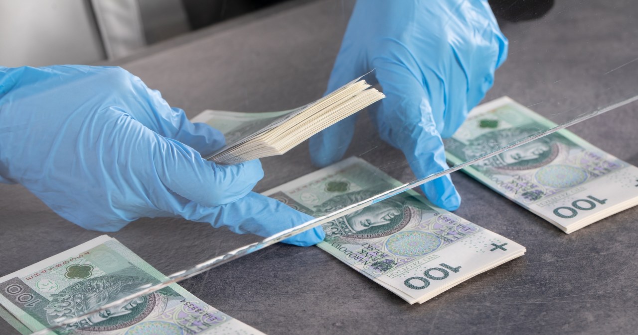 Nie musisz wymieniać banknotów do końca października. To internetowy mit