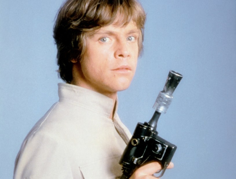 W 1977 roku świat podbił film "Gwiezdne Wojny IV: Nowa nadzieja", a wielką sławę zyskał mało znany Mark Hamill, który wcielił się w postać Luke'a Skywalkera. Aktor, którego pokochało miliony widzów na całym świecie był gotów, by wystąpić w kontynuacji. Wszystko skomplikował wypadek, któremu uległ 11 stycznia 1977 roku.