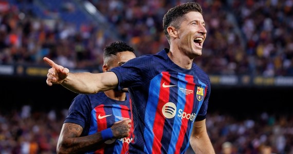 Barcelona już w tę niedzielę może świętować upragniony triumf w lidze hiszpańskiej. Drużyna, w której gra Robert Lewandowski, zmierzy się z derbowym rywalem - Espanyolem. Jedynie dwa kluby z Madrytu - Atlético i Real - mogą zagrozić Barcelonie w zdobyciu tytułu.