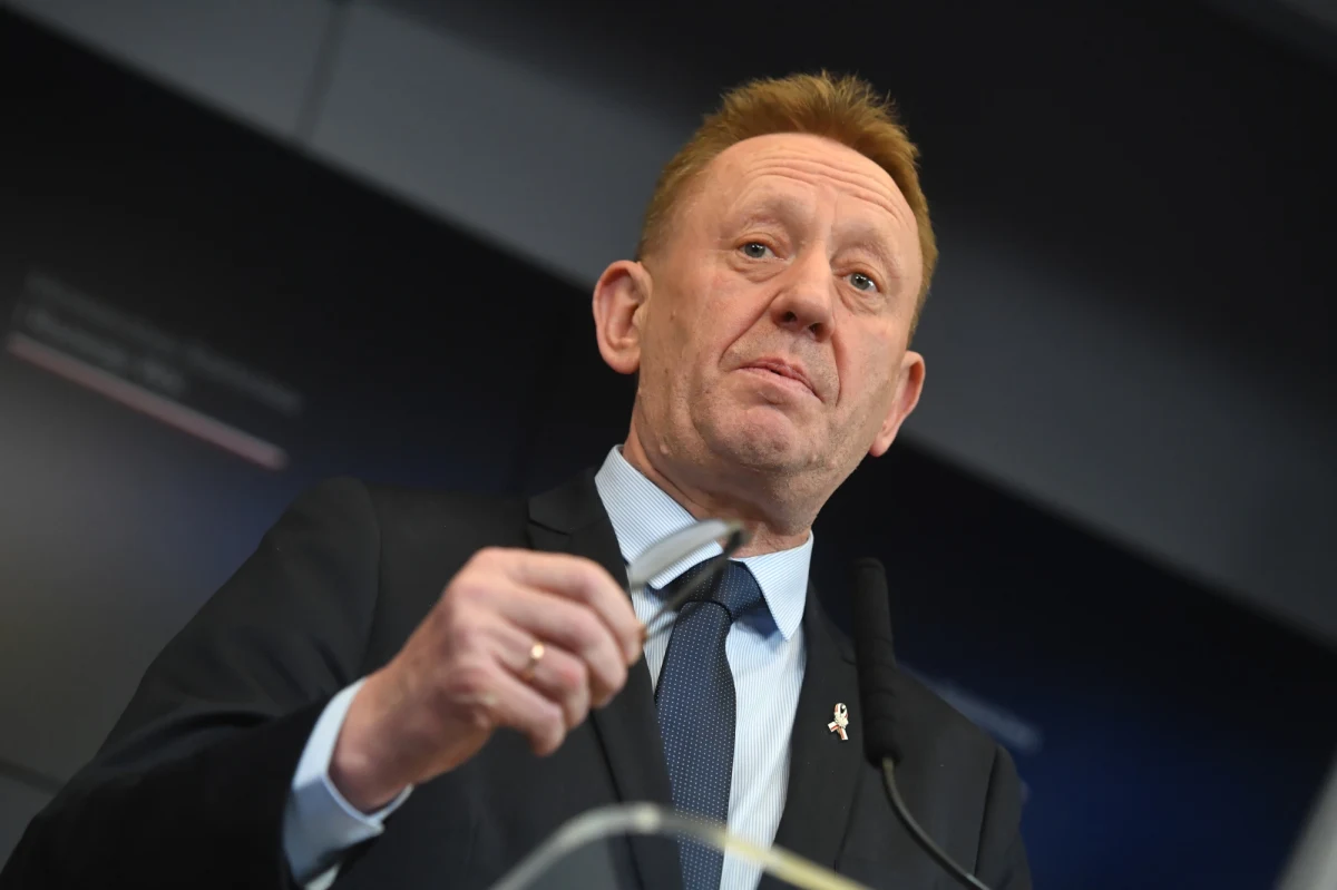 Koszty pomocy Ukrainie mają ponieść wszystkie państwa Unii Europejskiej, a nie tylko Polska i inne kraje przygraniczne - to jeden z elementów apelu, który zostanie skierowany do państw UE przez państwa graniczące z Ukrainą, o czym poinformował na piątkowej konferencji prasowej minister rolnictwa Robert Telus.