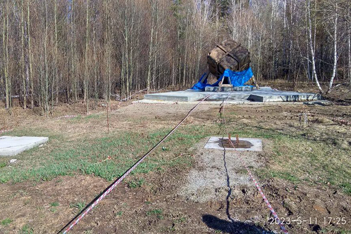 Ambasador RP w Rosji Krzysztof Krajewski poinformował, że w miejscowości Piwowaricha pod Irkuckiem, miejscu pochówków ofiar masowych represji w latach 30. XX wieku w ZSRR, usunięto pomnik upamiętniający Polaków i znajdujący się obok krzyż ku czci litewskich ofiar sowieckiego terroru.