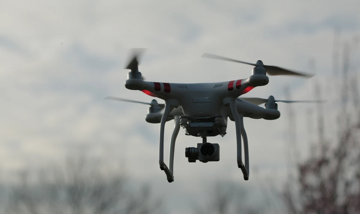Minął tydzień od utraty przez podlaskich policjantów drona wartego 200 tysięcy złotych. Dotychczasowe poszukiwania zguby w okolicach Makowa Mazowieckiego nie dały żadnych rezultatów.