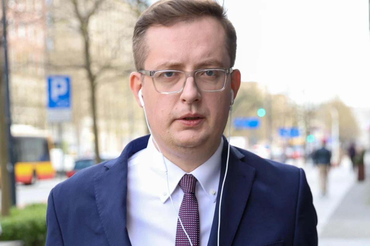 Robert Winnicki ogłosił rezygnację z funkcji prezesa Ruchu Narodowego i szefa sztabu Konfederacji. Jak podał we wpisie na Facebooku, decyzja ma związek z problemami zdrowotnymi. Na swojego następcę w RN wskazał Krzysztofa Bosaka.