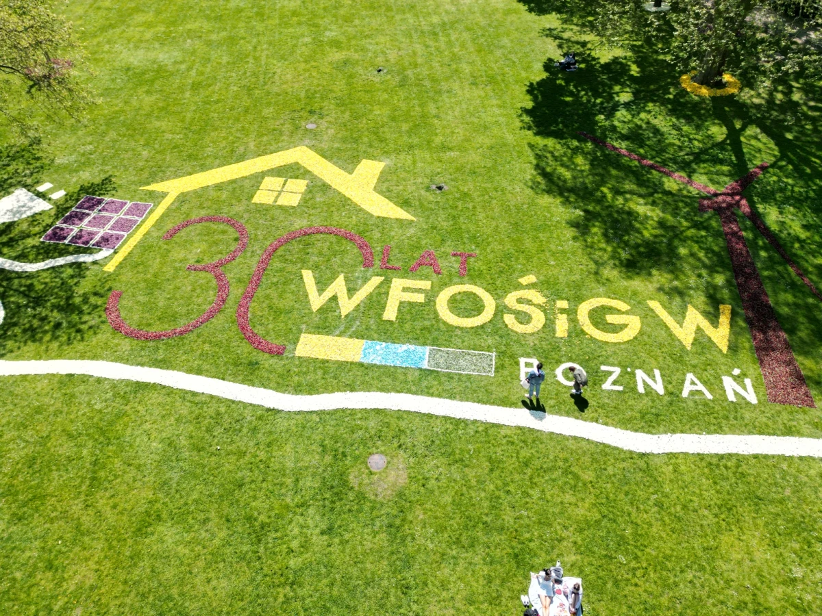 Jeszcze tylko przez dwa dni można podziwiać w Poznaniu dywany kwiatowe, które zostały usypane w parku Mickiewicza przed operą. Do powstania barwnej kompozycji wykorzystano prawie pół miliona kwiatów.