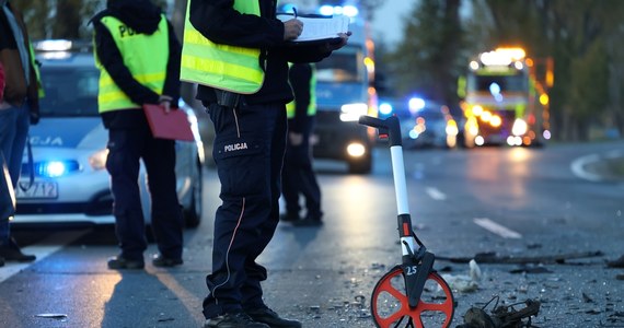 Nie żyje motocyklista, który uciekał przed policją w Świdnicy na Dolnym Śląsku. Mężczyzna uderzył w samochód, który wyjeżdżał z bocznej uliczki.​