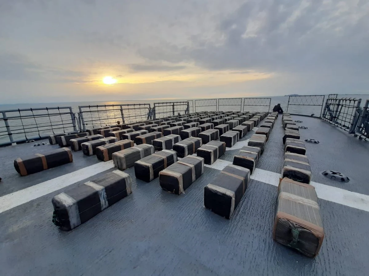 Marynarka wojenna Kolumbii poinformowała o przechwyceniu okrętu podwodnego należącego do organizacji przestępczej na pokładzie którego znaleziono trzy tony kokainy.