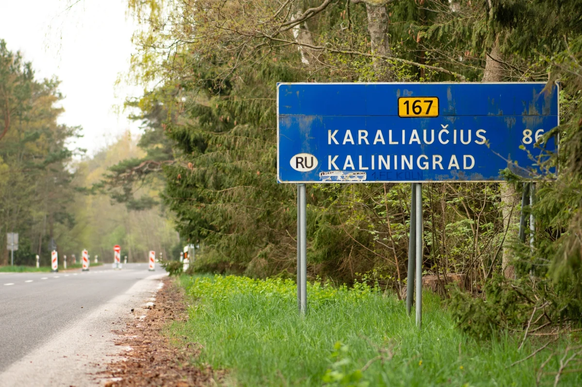 Litewscy posłowie partii konserwatywnej Vilius Semeszka i Paule Kuzmickiene za przykładem Polski wystąpili do komisji językowej w sprawie zmiany nazwy w języku litewskim miasta Kaliningrad na historyczną nazwę Karaliaucius (Królewiec). 9 maja w Polsce weszła w życie nowa uchwała  Komisji Standaryzacji Nazw Geograficznych poza Granicami Rzeczypospolitej Polskiej.