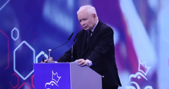 "Myśmy zapowiedzieli wiele. Mieliśmy program, wielki program. I mogę uczciwie powiedzieć, że myśmy ten program zrealizowali, nadaliśmy demokracji właściwy sens" ​- mówił prezes PiS Jarosław Kaczyński, rozpoczynając w Warszawie dwudniową konwencję "Programowy Ul Prawa i Sprawiedliwości".