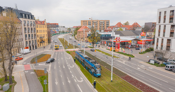 ​W poniedziałek zostanie otwarta nowa trasa tramwajowa na wrocławskie osiedle Popowice. Na wybudowanych w ciągu ulic Długiej i Popowickiej torach uruchomione zostaną dwie linie tramwajowe - 18 i 19.