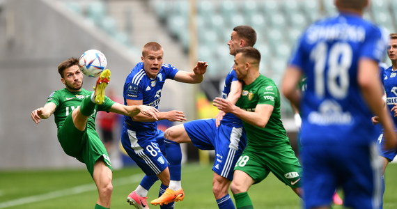 Śląsk Wrocław pozostaje w walce o utrzymanie w piłkarskiej Ekstraklasie! Ekipa Jacka Magiery pokonała dziś Wisłę Płock 3:1. Dzięki temu zachowała szanse na utrzymanie się w elicie. Dla drużyny z Wrocławia było to pierwsze ligowe zwycięstwo od lutego!