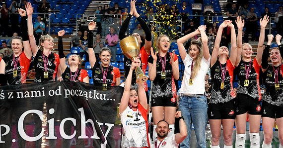 Siatkarki ŁKS Commercecon Łódź po raz trzeci w historii zdobyły mistrzostwo Polski. W czwartym meczu finałowym pokonały na wyjeździe Developres Bella Dolina Rzeszów 3:2 i wygrały decydującą rywalizację play off 3-1. Brązowy medal dla Grot Budowlanych Łódź.