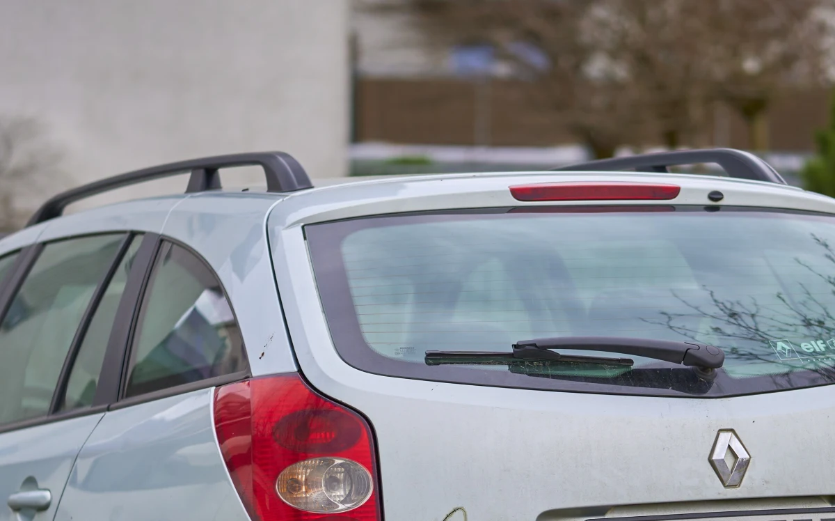 Zwłoki dwóch mężczyzn znaleziono w niedzielny ranek w samochodzie zaparkowanym przed lokalem gastronomicznym w Tuliszkowie (pow. turecki, woj. wielkopolskie). Według nieoficjalnych informacji, przyczyną śmierci mogło być zatrucie tlenkiem węgla.