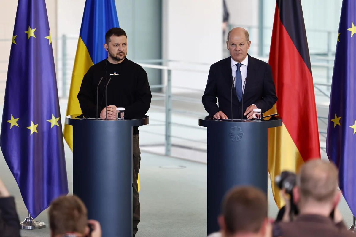 W Berlinie zakończyło się spotkanie w cztery oczy kanclerza Olafa Scholza (SPD) z prezydentem Ukrainy Wołodymyrem Zełenskim. Na konferencji prasowej ukraiński przywódca powiedział: "Nie atakujemy terytorium Rosji, wyzwalamy nasze ziemie. Nie mamy ani czasu, ani siły, ani broni, by zaatakować Rosję".