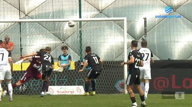 Skrót meczu Sandecja Nowy Sącz - ŁKS Łódź.

Bramki: 12. Szeliga (sam.)
Kartki:   39. Boczek (SAN), 45. Walski (SAN), 82. Iskra (SAN)

 
Posiadanie piłki: 36 % : 64 %.
Strzały na bramkę: 1:6. Strzały niecelne: 6:6. Rzuty rożne: 1:14. Spalone: 0:0. Faule: 16:16.

Fortuna 1 Liga oglądaj w Polsat Sport oraz na  Polsat BOX Go   Oglądaj wygodnie gdziekolwiek chcesz: na komputerze, na tablecie, na smartfonie, na Smart TV.

W tekście zawarto link serwisu partnerskiego


